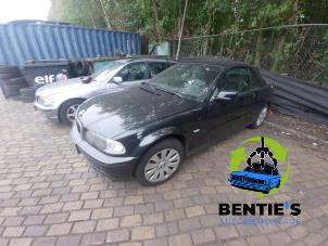 BMW 3 serie 318 Ci 16V Épave (2002, Noir, Bleu saphir, Noir saphir)