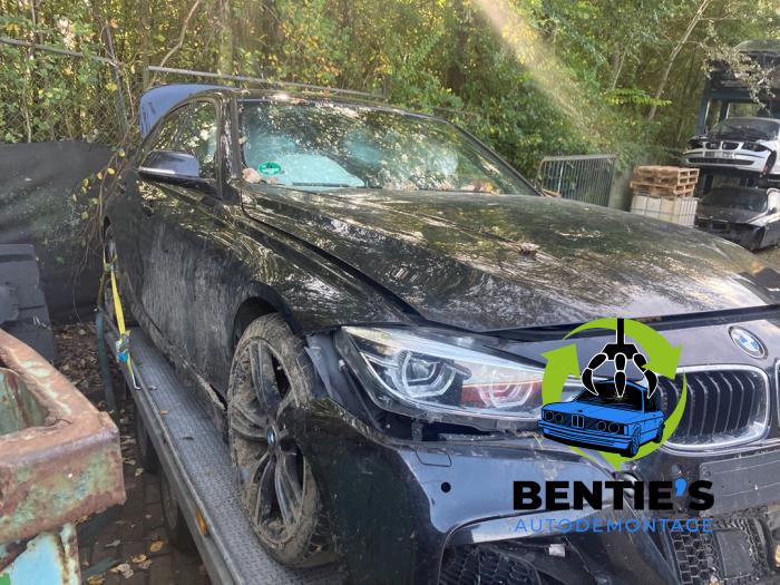 BMW 3 serie 330e Schrottauto (2017, Schwarz)
