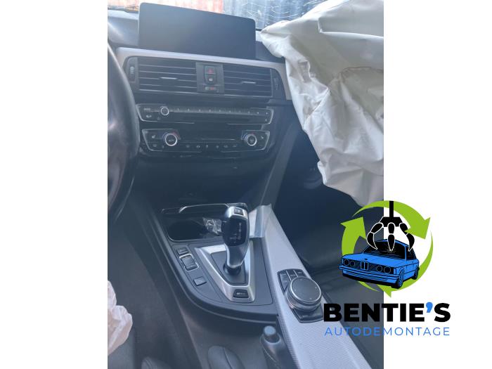 BMW 3 serie 330e Schrottauto (2017, Schwarz)