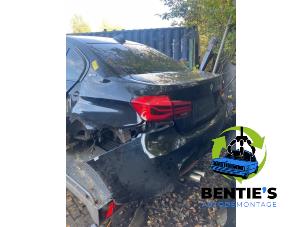 BMW 3 serie 330e Schrottauto (2017, Schwarz)