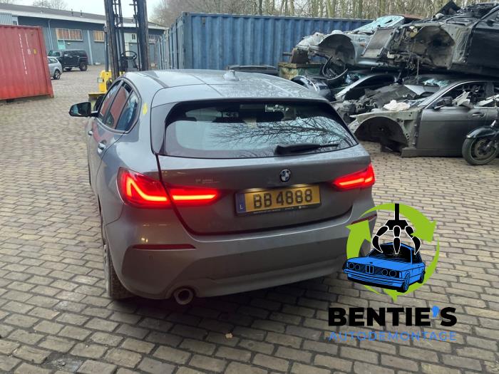 BMW 1 serie 118d 2.0 16V Schrottauto (2024, Grau)