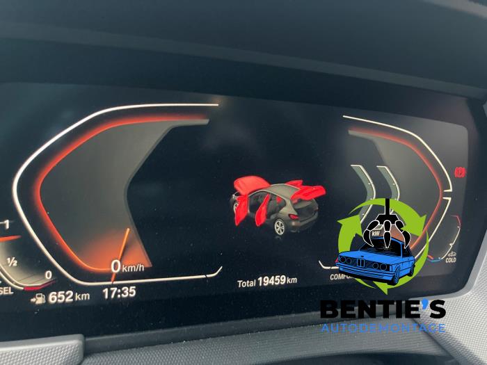 BMW 1 serie 118d 2.0 16V Schrottauto (2024, Grau)