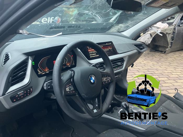 BMW 1 serie 118d 2.0 16V Schrottauto (2024, Grau)