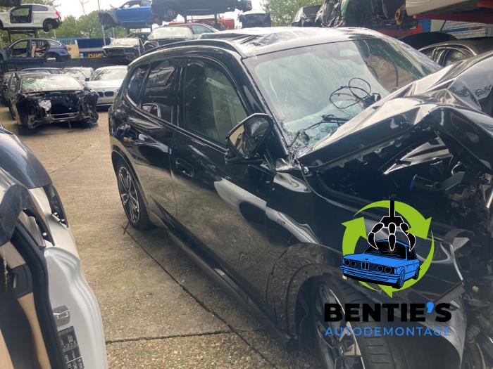 BMW X1 xDrive 25e 1.5 TwinPower Turbo 12V Schrottauto (2024, Schwarz)