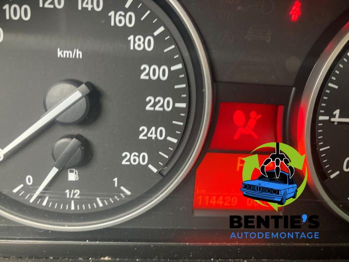 BMW X1 sDrive 18i 2.0 16V Schrottauto (2010, Grau)