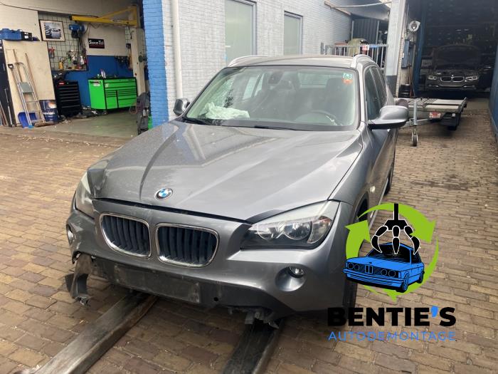 BMW X1 sDrive 18i 2.0 16V Schrottauto (2010, Grau)