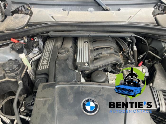 BMW X1 sDrive 18i 2.0 16V Schrottauto (2010, Grau)