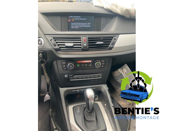 BMW X1 sDrive 18i 2.0 16V Schrottauto (2010, Grau)