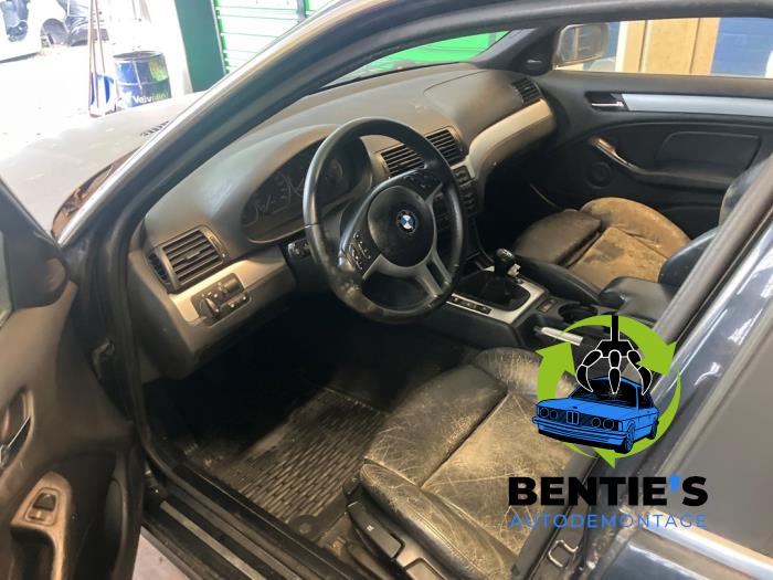 BMW 3 serie Touring 330i 24V Vehículo de desguace (2001, Negro)