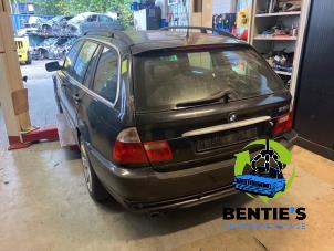 BMW 3 serie Touring 330i 24V Vehículo de desguace (2001, Negro)