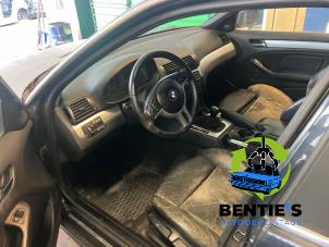 BMW 3 serie Touring 330i 24V Vehículo de desguace (2001, Negro)