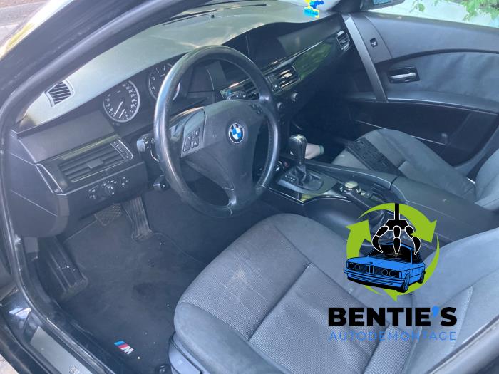 BMW 5 serie 520i 24V Vehículo de desguace (2004, Negro)