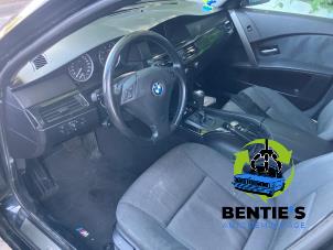 BMW 5 serie 520i 24V Vehículo de desguace (2004, Negro)