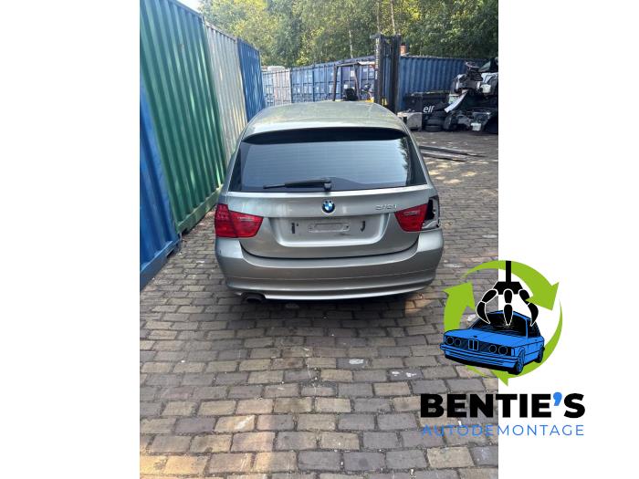 BMW 3 serie Touring 318i 16V Vehículo de desguace (2009, Marrón)