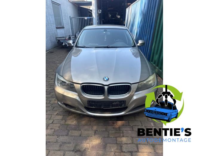 BMW 3 serie Touring 318i 16V Vehículo de desguace (2009, Marrón)