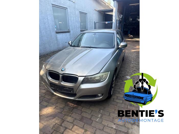 BMW 3 serie Touring 318i 16V Vehículo de desguace (2009, Marrón)