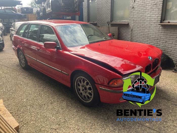 BMW 5 serie Touring 540i 32V Vehículo de desguace (2000, Rojo)
