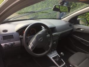 Opel Astra H 1.4 16V Twinport Vehículo de desguace (2004, Gris)