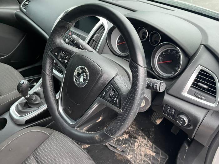Opel Astra J 2.0 CDTI 16V 160 Ecotec Vehículo de desguace (2015, Gris plateado)
