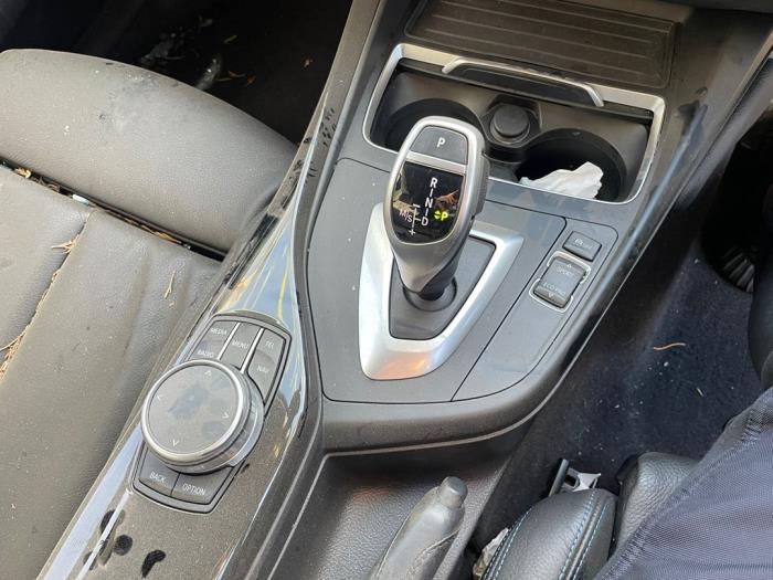 BMW 1 serie 120i 2.0 16V Vehículo de desguace (2019, Oscuro, Gris, Gris ratón)