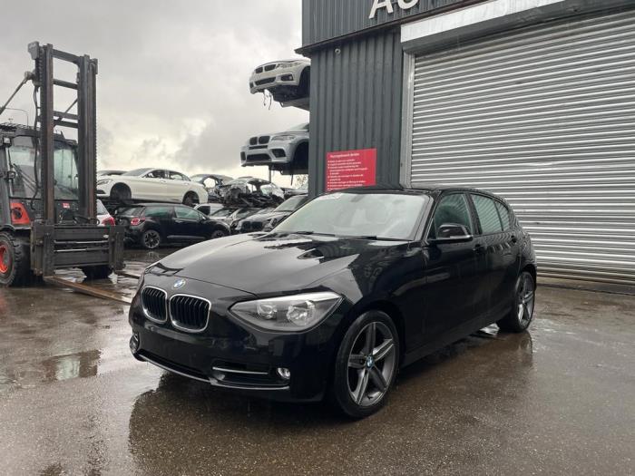 BMW 1 serie 116d 2.0 16V Salvage vehicle (2011, Black)