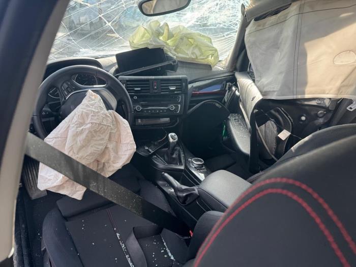 BMW 1 serie 114i 1.6 16V Épave (2014, Noir)