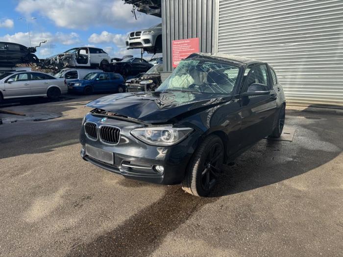 BMW 1 serie 114i 1.6 16V Épave (2014, Noir)