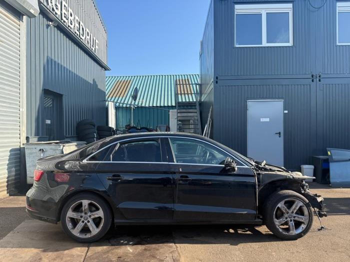 Audi A3 Limousine 1.5 TFSI 16V Skrotfordon (2018, ZWART)