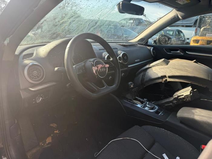 Audi A3 Limousine 1.5 TFSI 16V Skrotfordon (2018, ZWART)