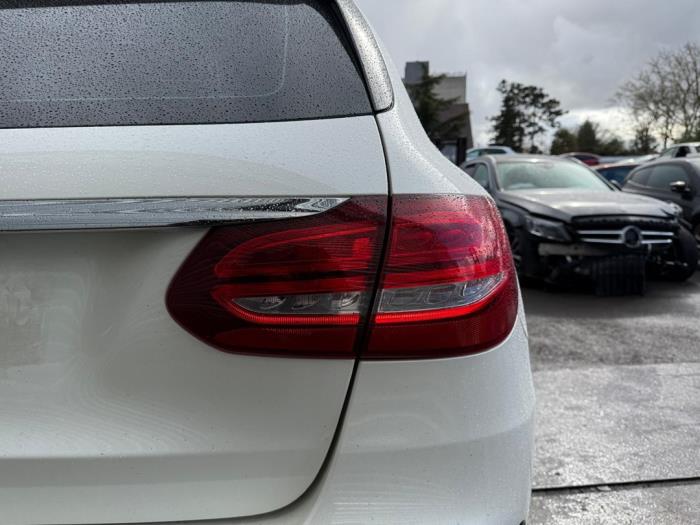 Mercedes C Estate C-180 1.6 16V BlueEfficiency Épave (2017, Métallisé, Léger, Blanc)
