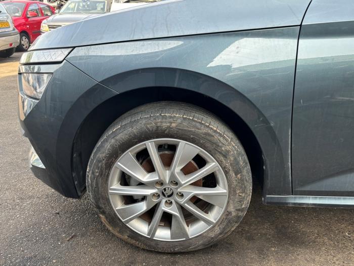 Skoda Kamiq 1.0 TSI 12V Schrottauto (2020, Dunkel, Silbergrau, Mausgrau)