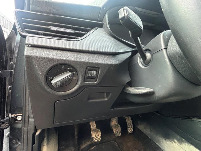 Skoda Kamiq 1.0 TSI 12V Schrottauto (2020, Dunkel, Silbergrau, Mausgrau)