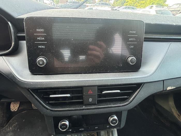 Skoda Kamiq 1.0 TSI 12V Schrottauto (2020, Dunkel, Silbergrau, Mausgrau)