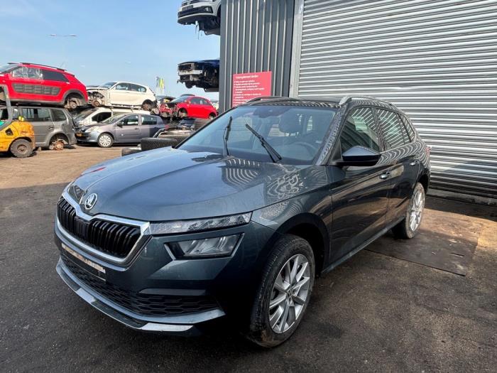 Skoda Kamiq 1.0 TSI 12V Schrottauto (2020, Dunkel, Silbergrau, Mausgrau)