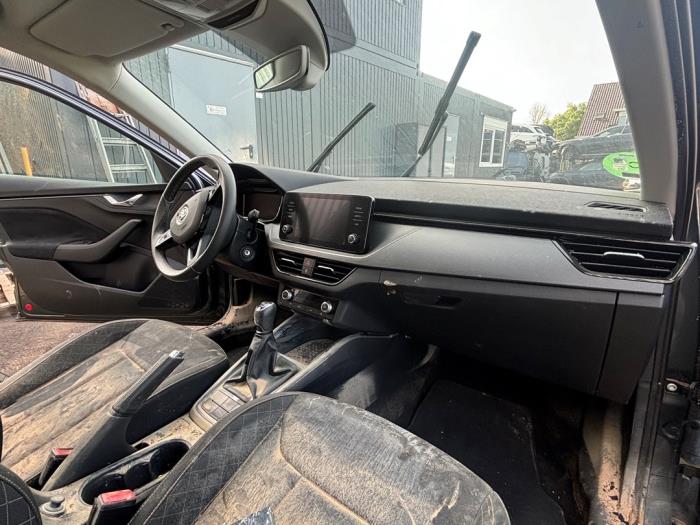 Skoda Kamiq 1.0 TSI 12V Schrottauto (2020, Dunkel, Silbergrau, Mausgrau)