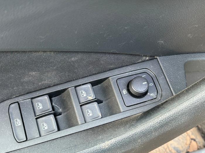 Skoda Kamiq 1.0 TSI 12V Schrottauto (2020, Dunkel, Silbergrau, Mausgrau)