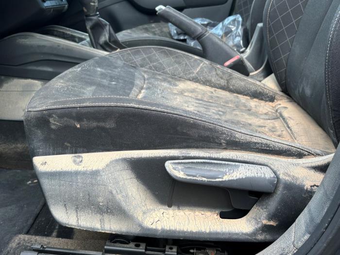 Skoda Kamiq 1.0 TSI 12V Schrottauto (2020, Dunkel, Silbergrau, Mausgrau)