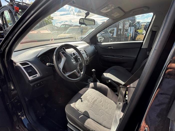 Hyundai i20 1.2i 16V Skrotfordon (2010, ZWART)