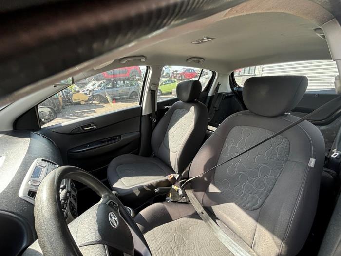 Hyundai i20 1.2i 16V Skrotfordon (2010, ZWART)