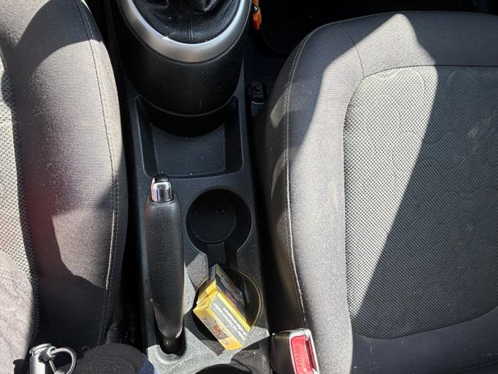 Hyundai i20 1.2i 16V Skrotfordon (2010, ZWART)