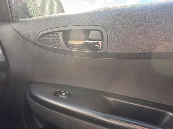 Hyundai i20 1.2i 16V Skrotfordon (2010, ZWART)