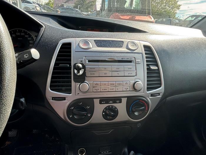 Hyundai i20 1.2i 16V Skrotfordon (2010, ZWART)