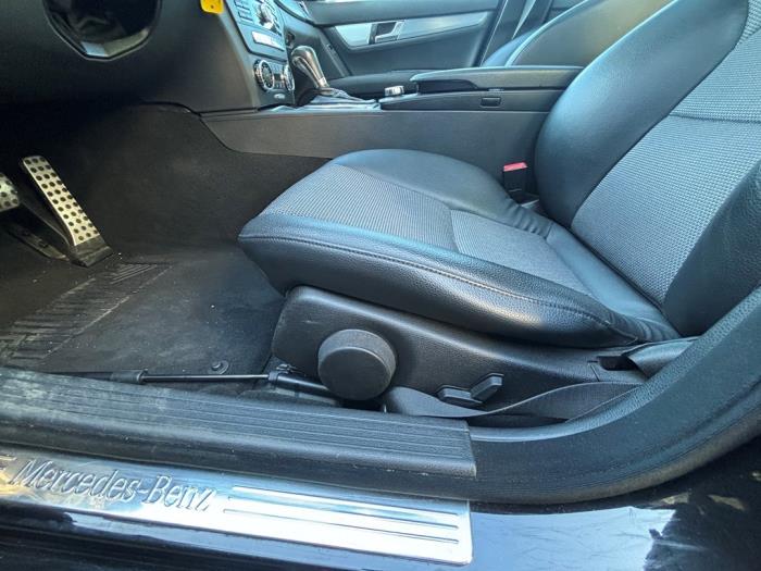 Mercedes C 1.8 C-180 CGI 16V Épave (2011, Noir)