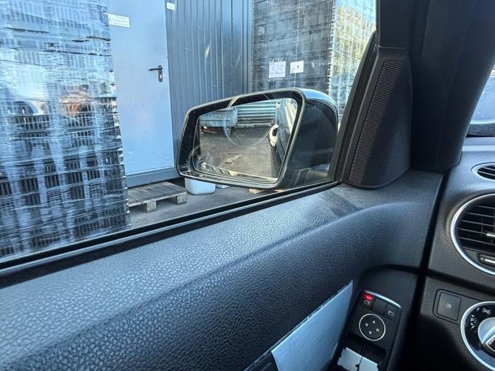 Mercedes C 1.8 C-180 CGI 16V Épave (2011, Noir)