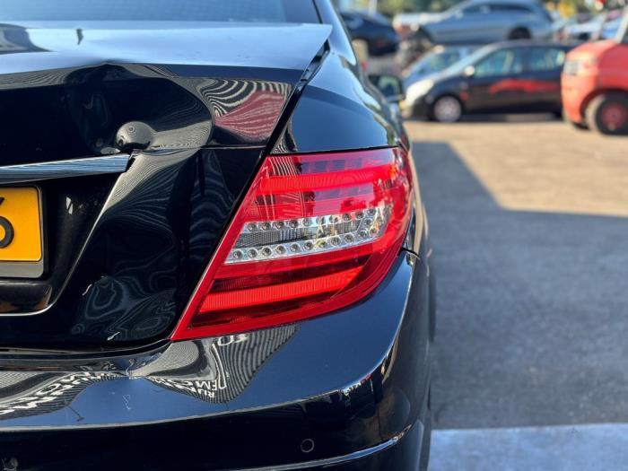 Mercedes C 1.8 C-180 CGI 16V Épave (2011, Noir)