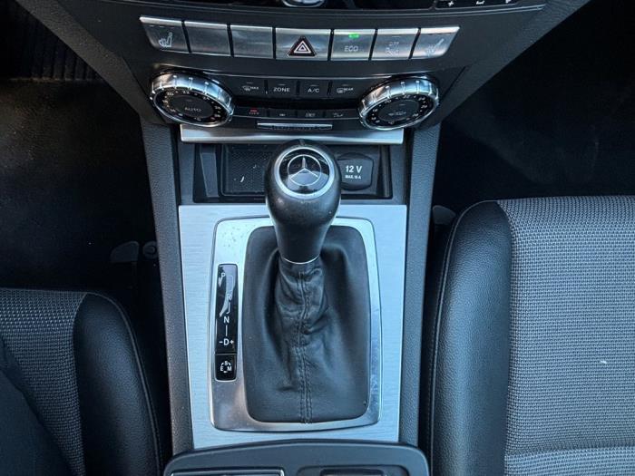 Mercedes C 1.8 C-180 CGI 16V Épave (2011, Noir)