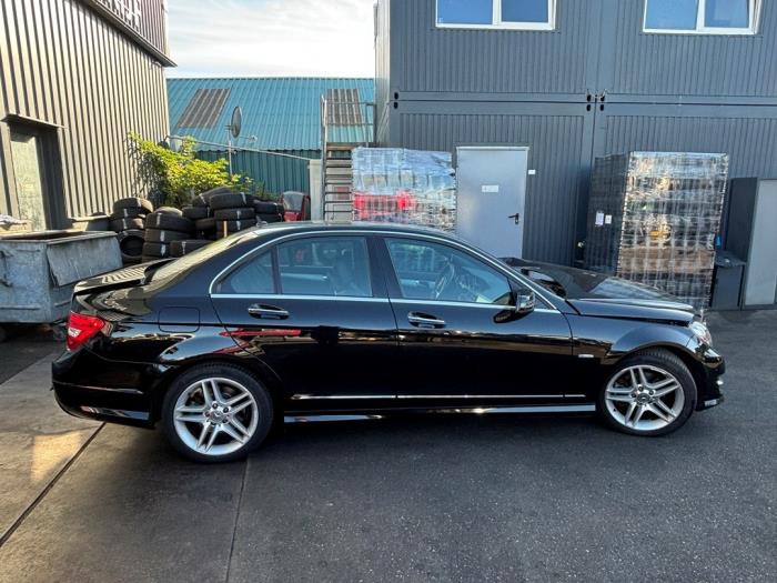 Mercedes C 1.8 C-180 CGI 16V Épave (2011, Noir)