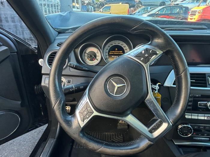 Mercedes C 1.8 C-180 CGI 16V Épave (2011, Noir)