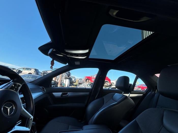 Mercedes C 1.8 C-180 CGI 16V Épave (2011, Noir)