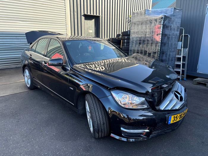 Mercedes C 1.8 C-180 CGI 16V Épave (2011, Noir)